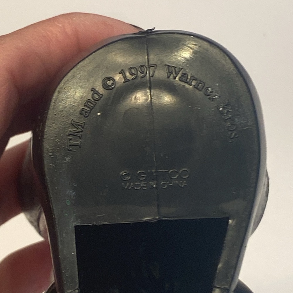 Pepe Le Pew Skunk Baking Soda Holder Figure Figurine 1997 by Giftco. - Picture 5 of 6